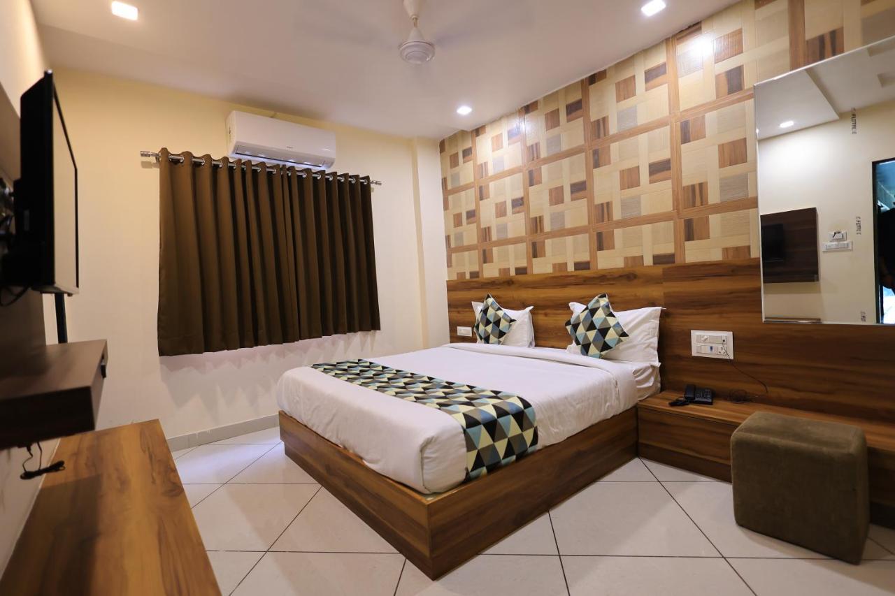 Maruti Group Of Hotels - Shri Naman Nāthdwāra Екстериор снимка
