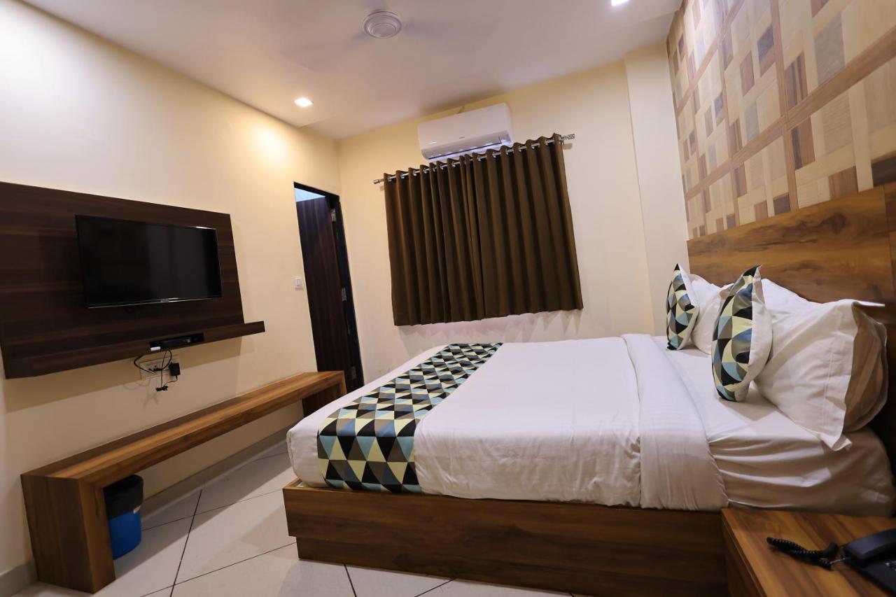 Maruti Group Of Hotels - Shri Naman Nāthdwāra Екстериор снимка